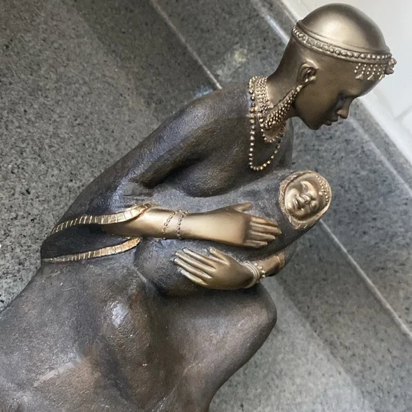 Vintage African mother and baby bronze statue figurine - Picture 8 of 17